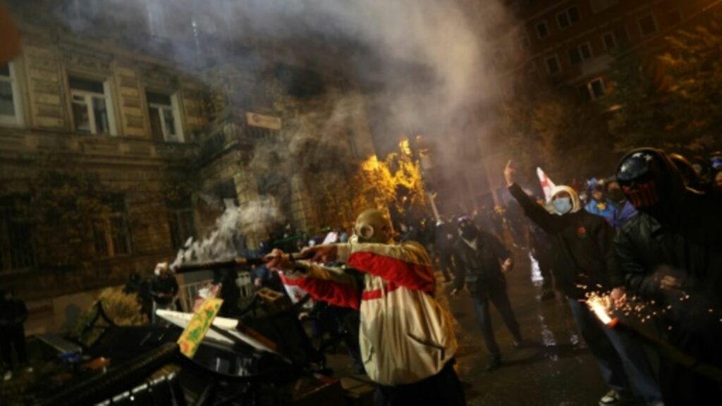 Gewaltsame Zusammenstöße vor dem Parlament in Tiflis