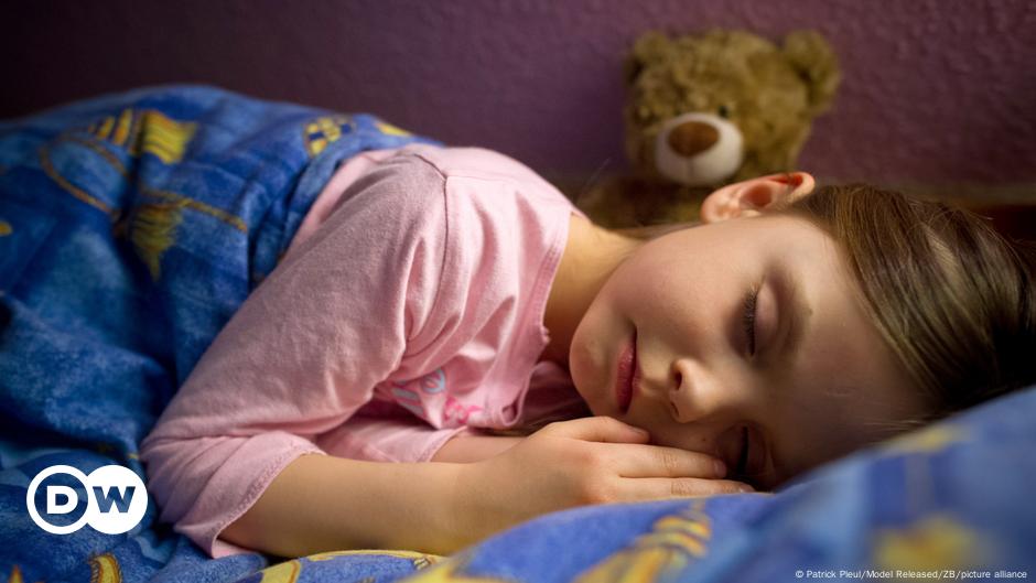 Germany: Child sleeps in front of kindergarten 'to be there first'