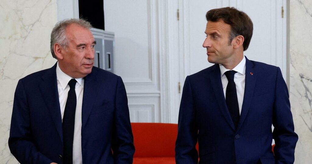 Gouvernement, consultations : François Bayrou soumet Emmanuel Macron à sa méthode