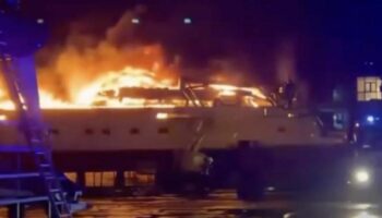 Hafen in Andalusien: Verheerender Brand in Spanien: 31-Meter-Luxus-Yacht geht in Flammen auf