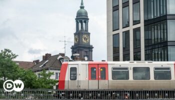 Hamburg places blanket ban on weapons in buses and trams