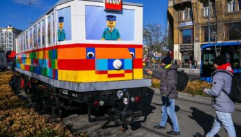 Hongrie : un artiste construit un tramway de plus de 11 mètres en «briques emboîtables» de Lego