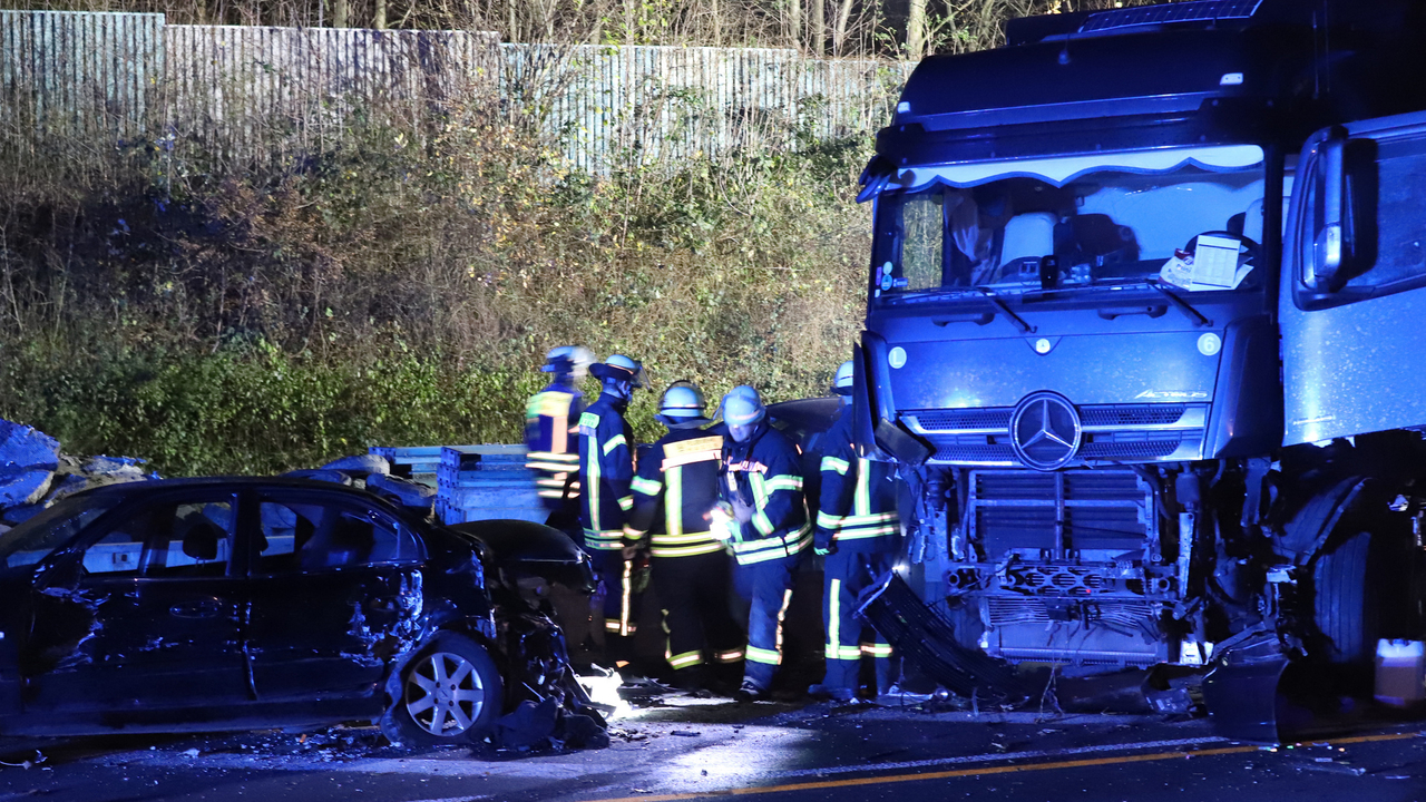 Horreur en Allemagne: Un chauffeur poids lourds provoque un gigantesque accident sur l'autoroute