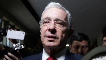 Ingresado por un infarto un testigo clave en el juicio contra el expresidente colombiano Álvaro Uribe