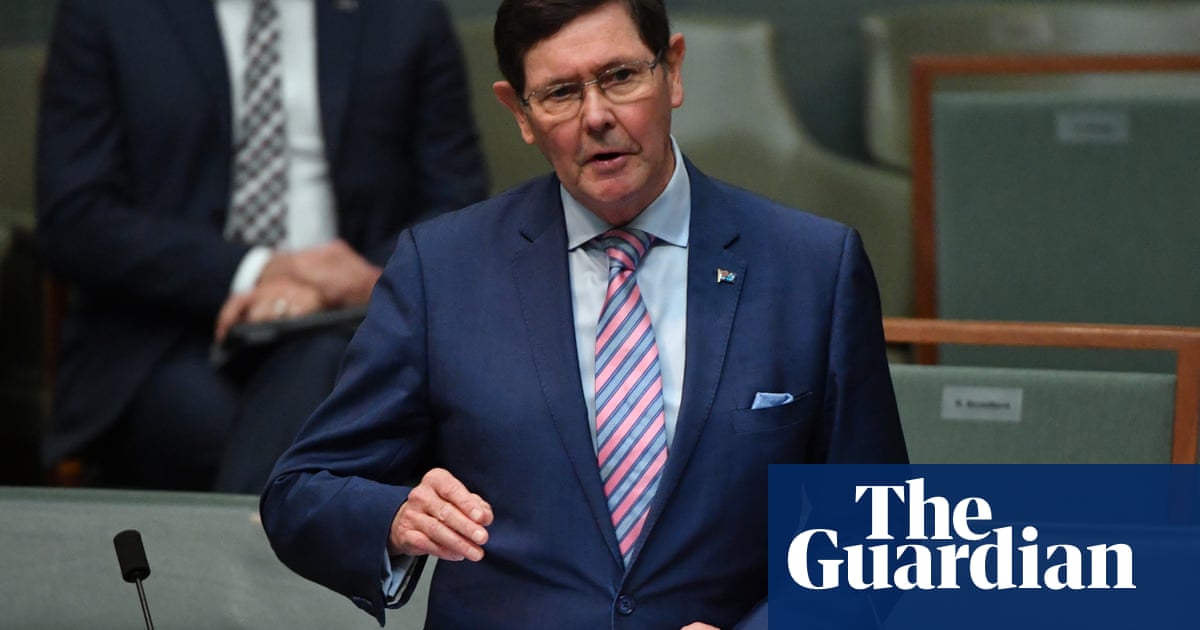 Kevin Andrews: politicians across the spectrum pay tribute to former Liberal defence minister after death at 69