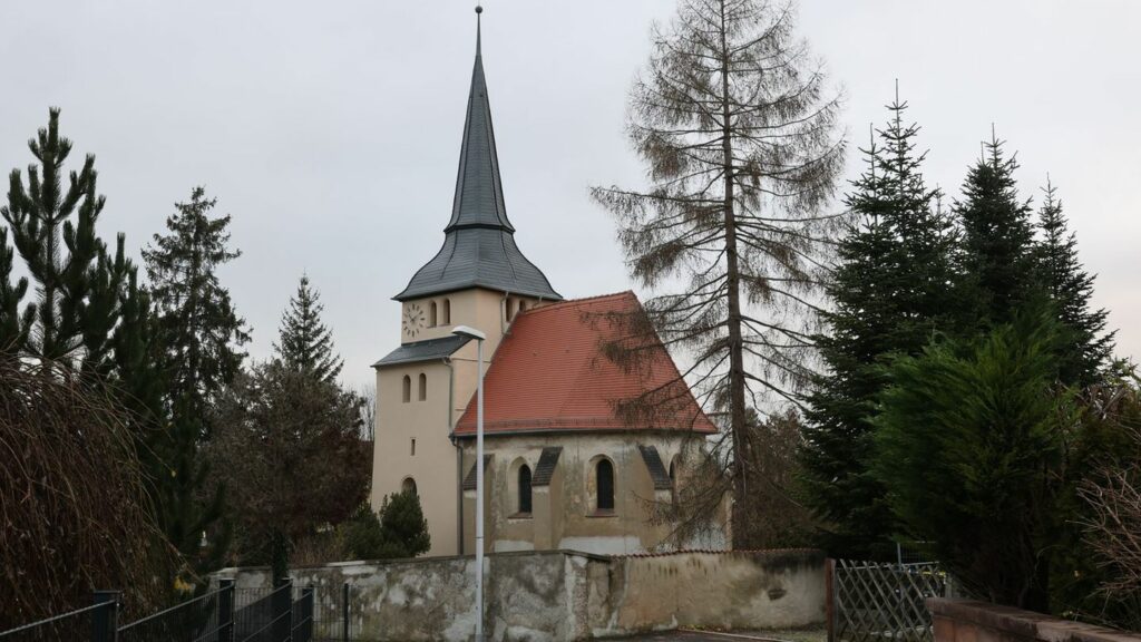 Die Kirche in Gera-Tinz erhält 112.000 Euro an Fördergeldern, mit denen in einigen Jahren die Fassade saniert werden soll. (Arch