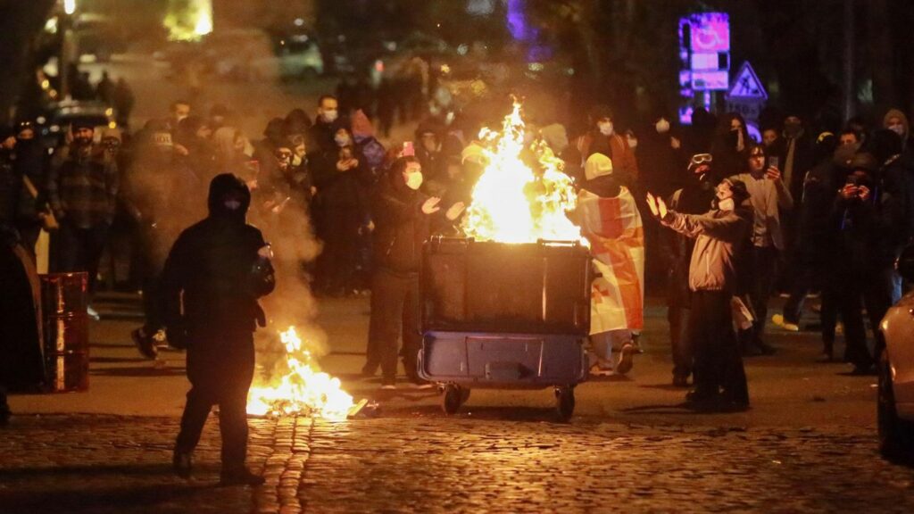 Krawalle in Georgien: Proteste gegen Regierung: "Es kam zu massiven Verhaftungen und Misshandlungen"