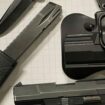 Die Bundespolizei entdeckte Schusswaffen und Messer bei einer Kontrolle. Foto: Bundespolizeidirektion Sankt Augustin/dpa