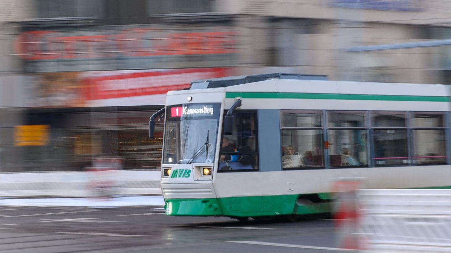 Die Magdeburger Verkehrsbetriebe sind künftig mit Sicherheitsteams unterwegs. (Archivfoto) Foto: Klaus-Dietmar Gabbert/dpa