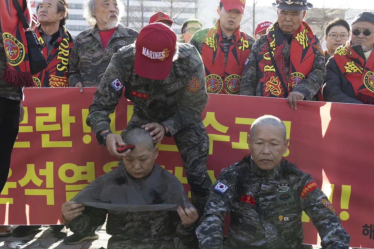 La policía investiga al presidente de Corea del Sur por "insurrección" y el Parlamento celebra una audiencia para interrogar a los militares sobre la ley marcial