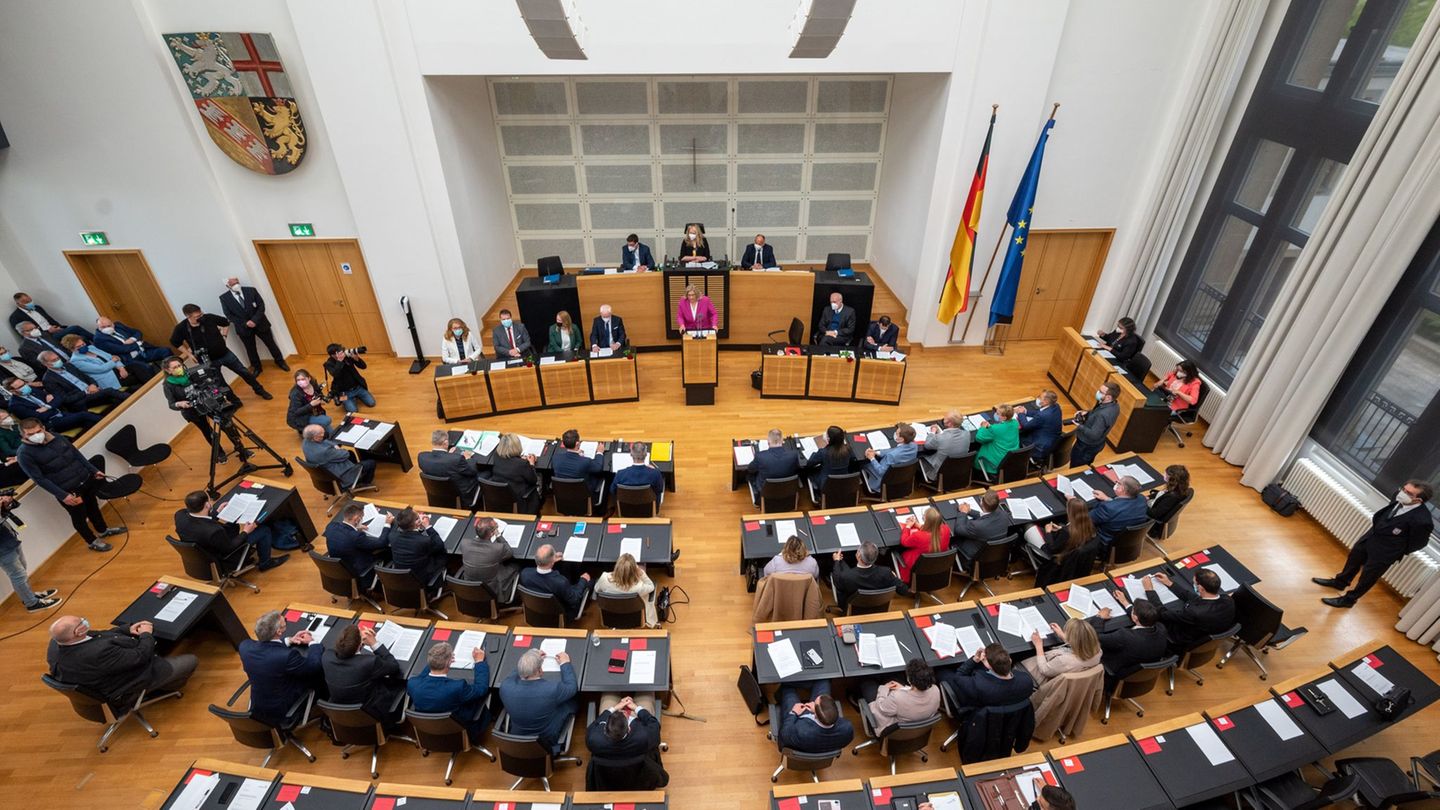 Bei einer Debatte über den Ukraine-Krieg fielen im Landtag an der Saar harte Worte. (Archivfoto) Foto: Harald Tittel/dpa