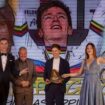 Le cycliste Tadej Pogacar remporte le Vélo d’or après une année 2024 époustouflante