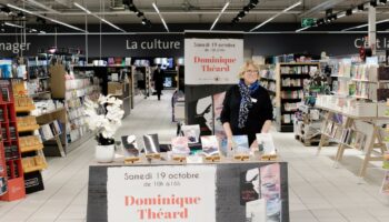 Les dédicaces d’écrivains en supermarché : « Il y a des auteurs qui se débrouillent très bien entre les rillettes et les lessives »