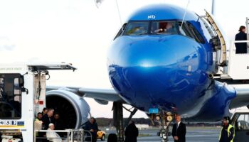 Les images historiques du pape François en Corse, de l’aéroport à la cathédrale d’Ajaccio