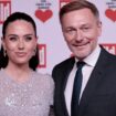 Christian Lindner, Bundesvorsitzender der FDP, und Ehefrau Franca Lehfeldt bei der Spendengala "Ein Herz für Kinder". Foto: Cars