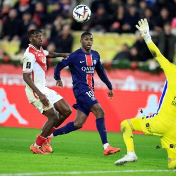 Ligue 1: Le PSG renverse Monaco sur un fil et devient solide leader