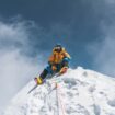 Longtemps dans l’ombre des alpinistes, comment les sherpas se réapproprient la montagne