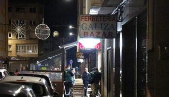 Matan de un disparo a un hombre en un bar de Carballo (La Coruña) y buscan a dos implicados que huyeron en patinete