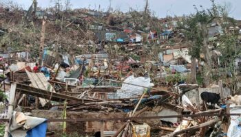 Mayotte dévasté par le cyclone Chido : les premières images d’une « situation dramatique »