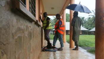 Mayotte : le cyclone Chido, en approche, menace l’archipel, placé en alerte violette, le plus haut niveau, par la préfecture