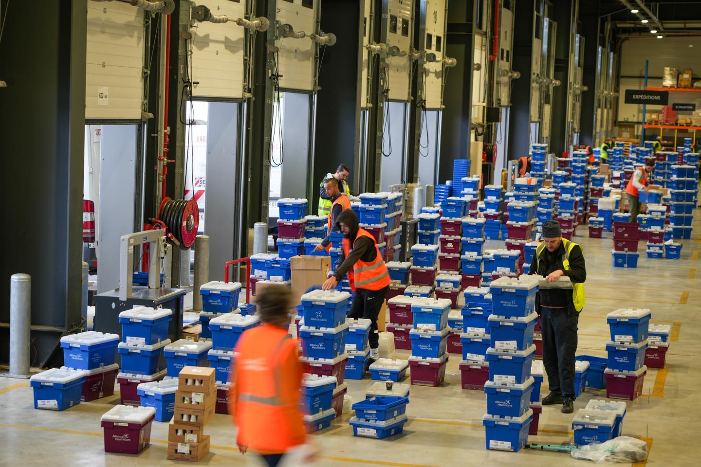 Médicaments : dans les coulisses de la logistique des pharmacies, un business aux marges faibles et très concurrentiel