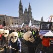 Miles de personas desbordan el Obradoiro en rechazo de la "bomba ambiental" de la  'macrocelulosa' de Altri en Lugo: "Imponerla es actuar contra la sociedad"