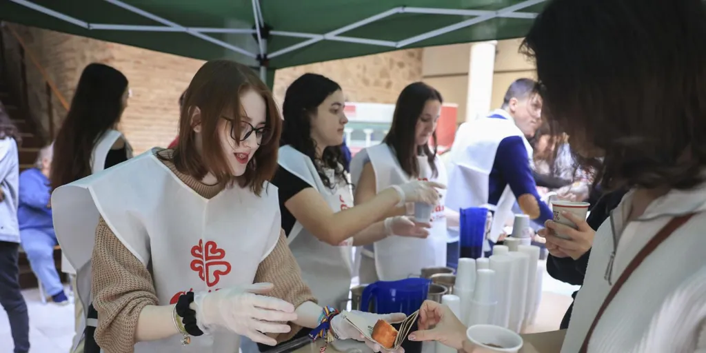 Modestia Aparte protagoniza el villancico del CEU para apoyar la campaña de Navidad de Cáritas