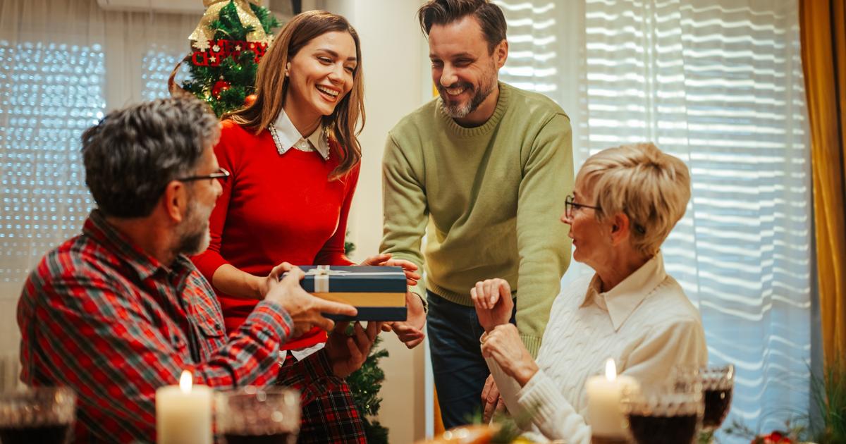 Moins de cadeaux, plus d’économies : ces familles qui choisissent le «Secret Santa» pour célébrer Noël