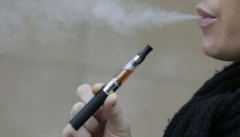 Moins de fumeurs mais plus de vapoteurs, c’est grave, docteur ?