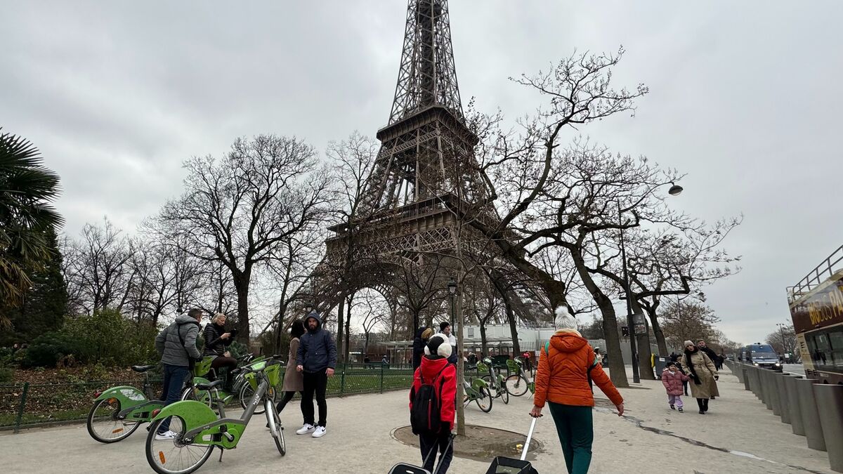 Paris : départ de feu dans la tour Eiffel, 1 200 personnes évacuées