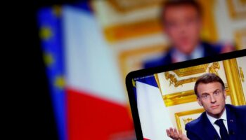 Pour Emmanuel Macron, le poison lent des appels à la démission