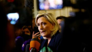 Pour Marine Le Pen, le vertige de la censure