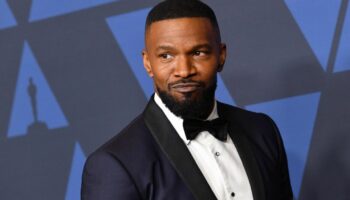 « Quelqu’un lui a jeté un verre » : la soirée d’anniversaire de Jamie Foxx se termine avec des points de suture