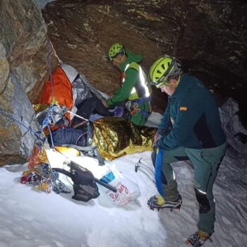 Rescatan en una montaña del norte de Granada a nueve senderistas que iban sin ropa de abrigo ni agua