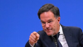 Rutte abre con timidez la puerta de la OTAN a Ucrania: asegura que "el futuro del país está en la Alianza" pero evita ofrecer un calendario ni medidas concretas