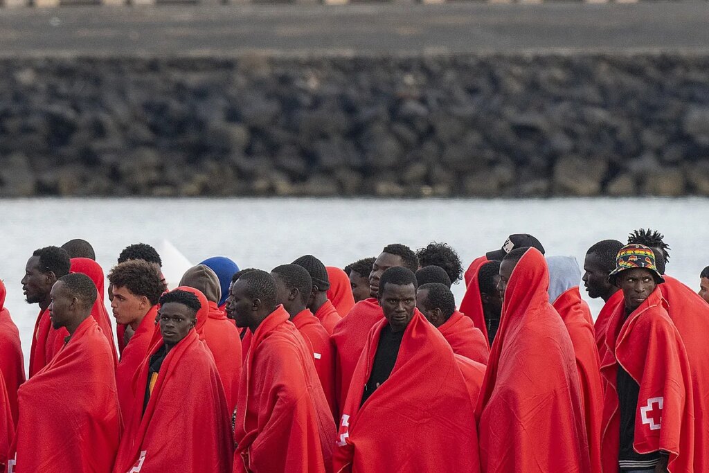 Salvamento rescata a unas 180 personas de tres neumáticas y las traslada a Lanzarote