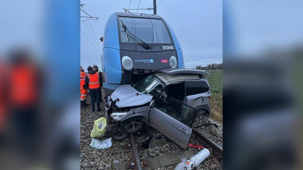 Seine-et-Marne : une rame du Transilien percute une voiturette à l’arrêt au passage à niveau de Rampillon