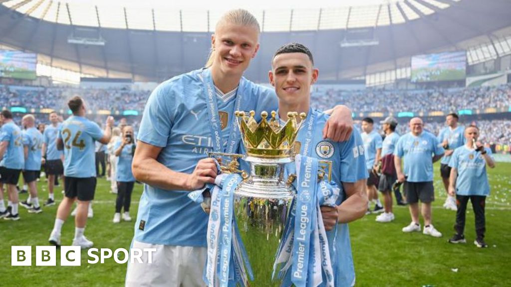 Manchester City's Erling Haaland and Phil Foden