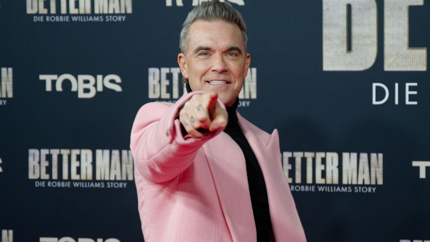 Robbie Williams stellte den Film "Better Man" kürzlich in Köln vor. (Archivbild) Foto: Henning Kaiser/dpa