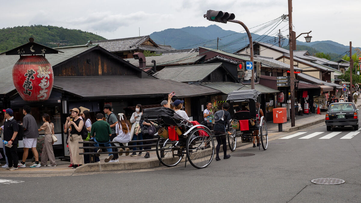 Surtourisme : victime de son succès, une ville thermale au Japon limite l’entrée des visiteurs