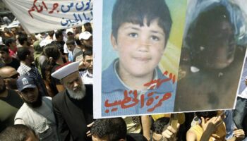 Syrie: la BBC a retrouvé la mère d'Hamza Al-Khatib, l'enfant devenu symbole de la lutte contre Assad après avoir été torturé à mort en 2011