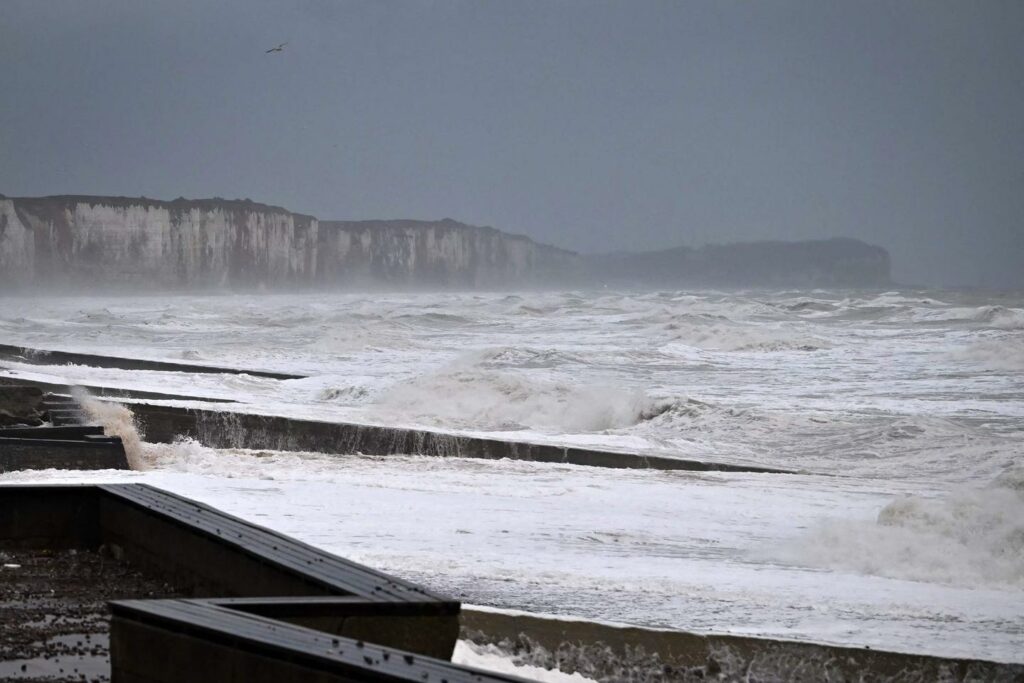 Tempête Darragh : environ 15 000 foyers sans électricité en Bretagne et Normandie dimanche soir