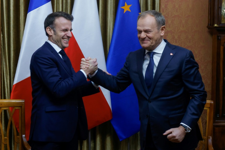 Ukraine: Macron et Tusk mettent en garde contre des "concessions" aux dépens de Kiev