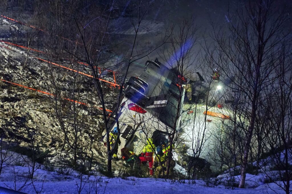 Un accident de car dans une zone touristique de Norvège fait trois morts