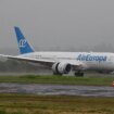 Un avión de Air Europa con destino Madrid procedente de Argentina aterriza de emergencia en Paraguay por un problema en un motor