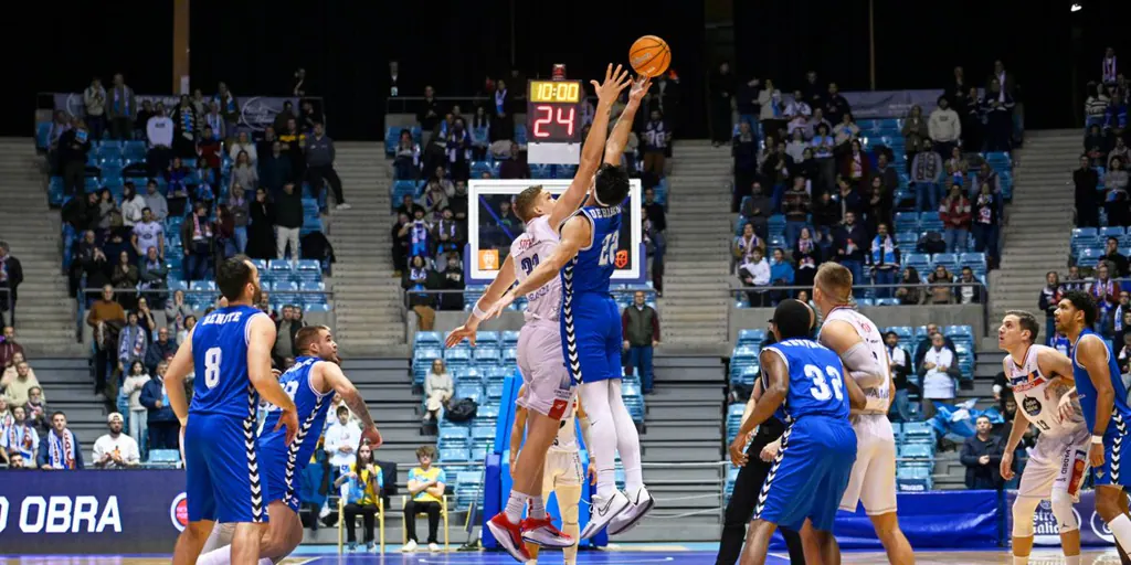 Un errático Betis Baloncesto sucumbe en Santiago (71-67)