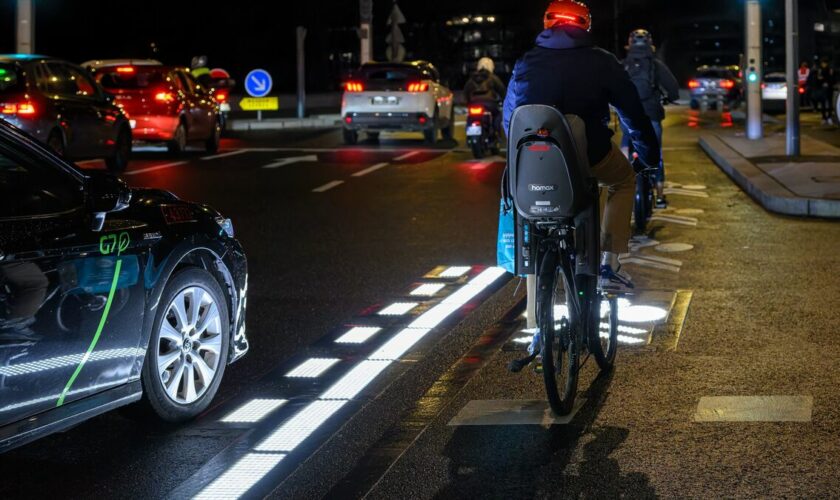 Vélo : Issy, une des six villes d’Europe à tester un dispositif lumineux au sol pour la sécurité des cyclistes