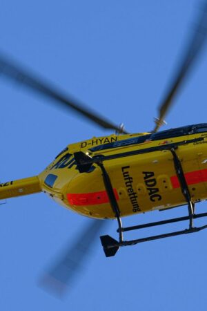 Die junge Mutter wurde per Rettungshubschrauber in eine Klinik gebracht. (Symbolbild) Foto: Robert Michael/dpa