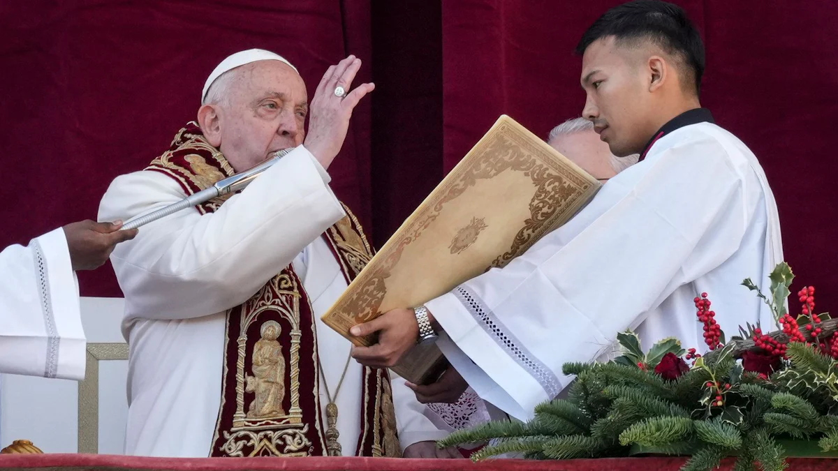 Weihnachten im Vatikan: Papst eröffnet Heiliges Jahr und spendet Segen