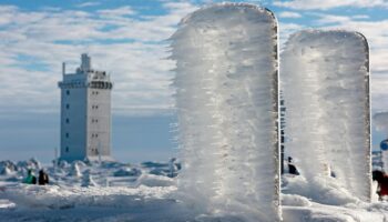 Winterwetter am Brocken: Extreme Eisbildung im Harz gefährdet Notrufsysteme